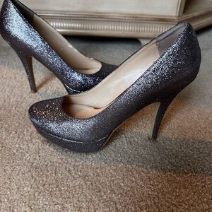 Platform glitter pumps